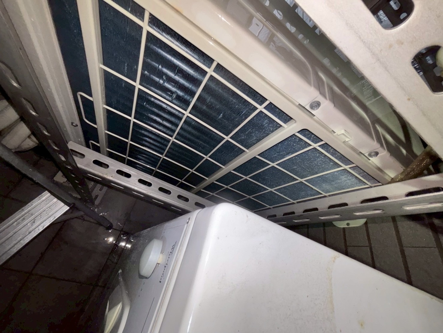 台中烏日吊隱式冷氣清洗