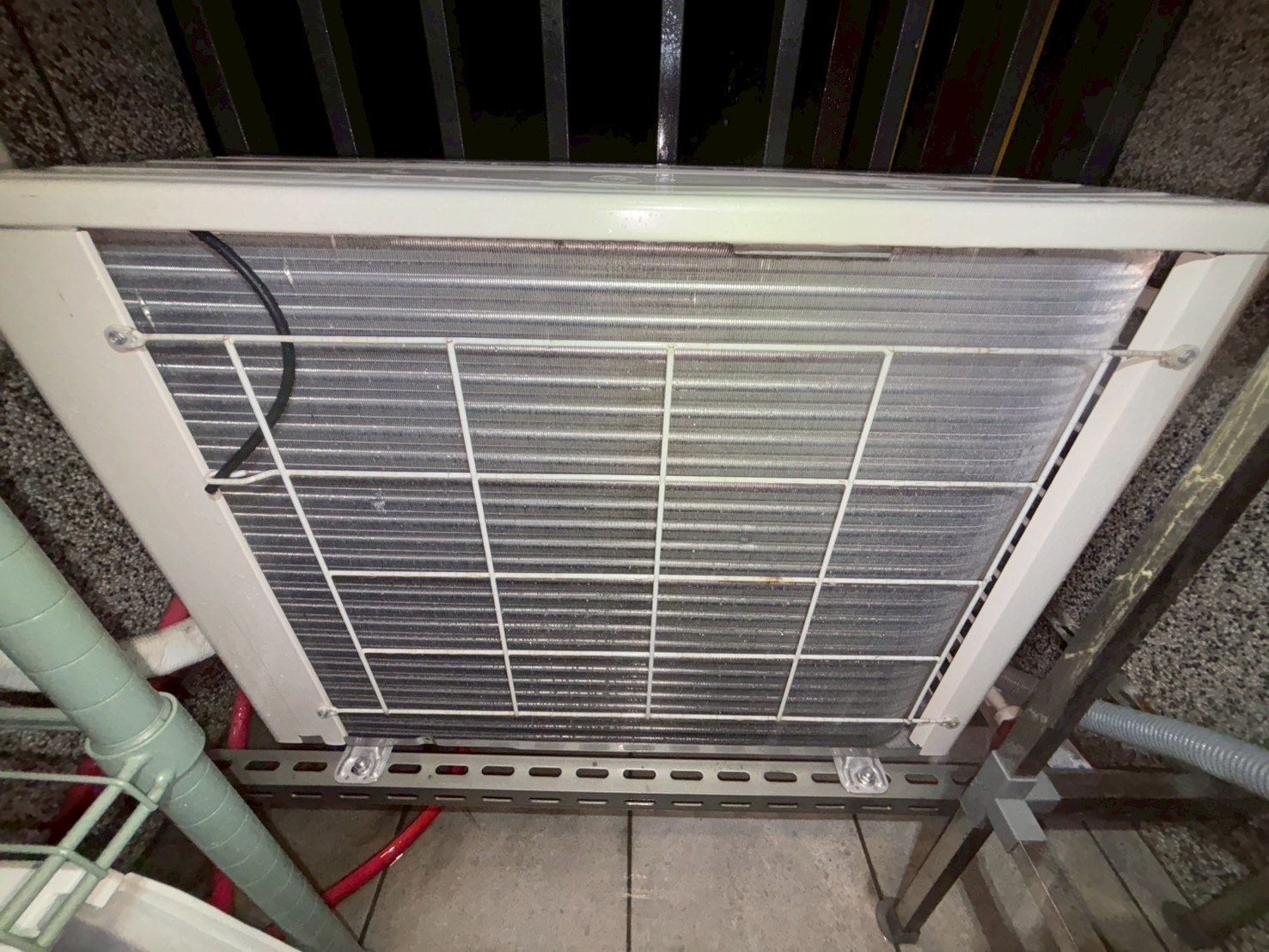 台中西區分離式冷氣清洗一台