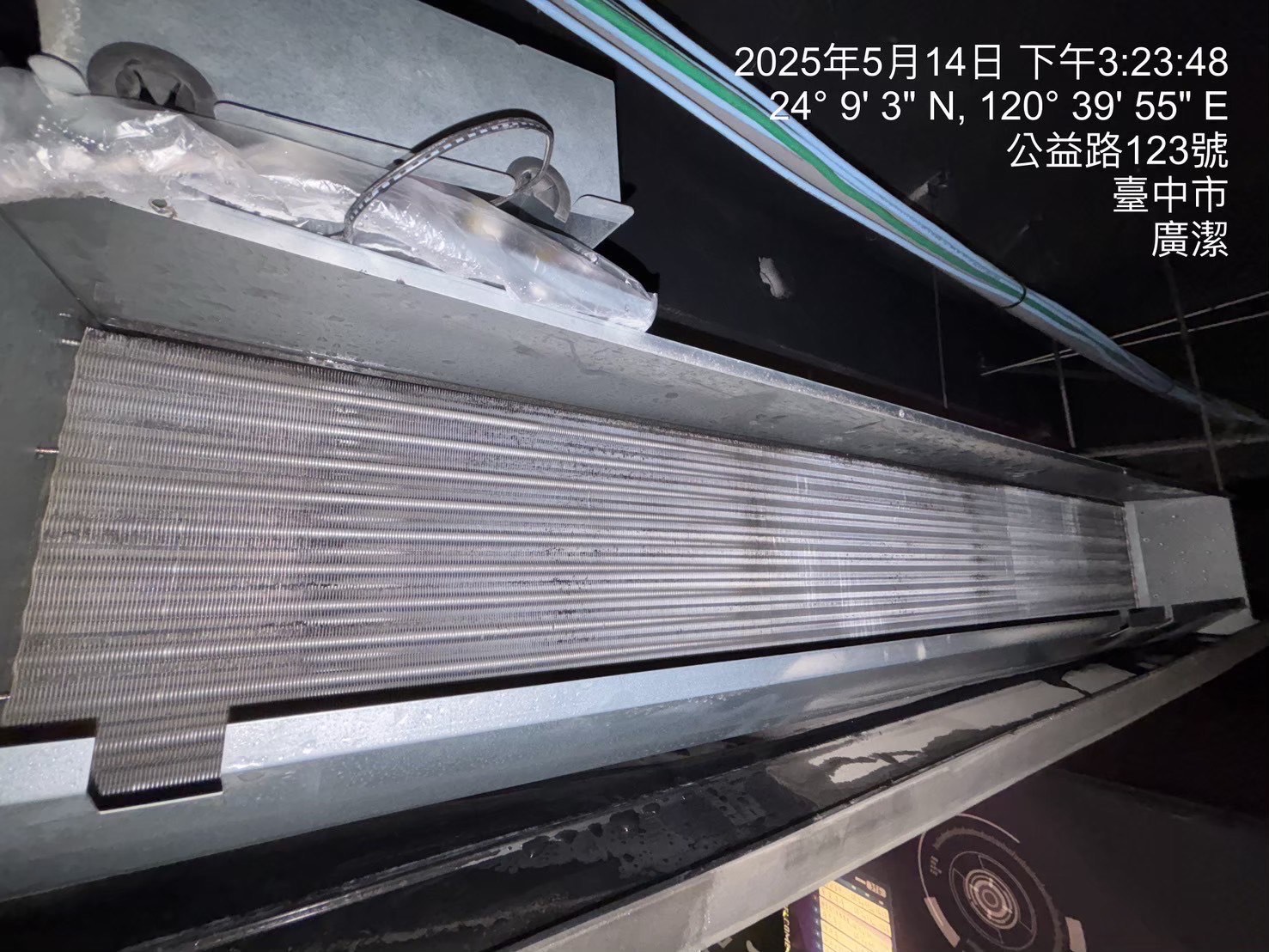 台中西區閃動格子吊隱式冷氣清洗