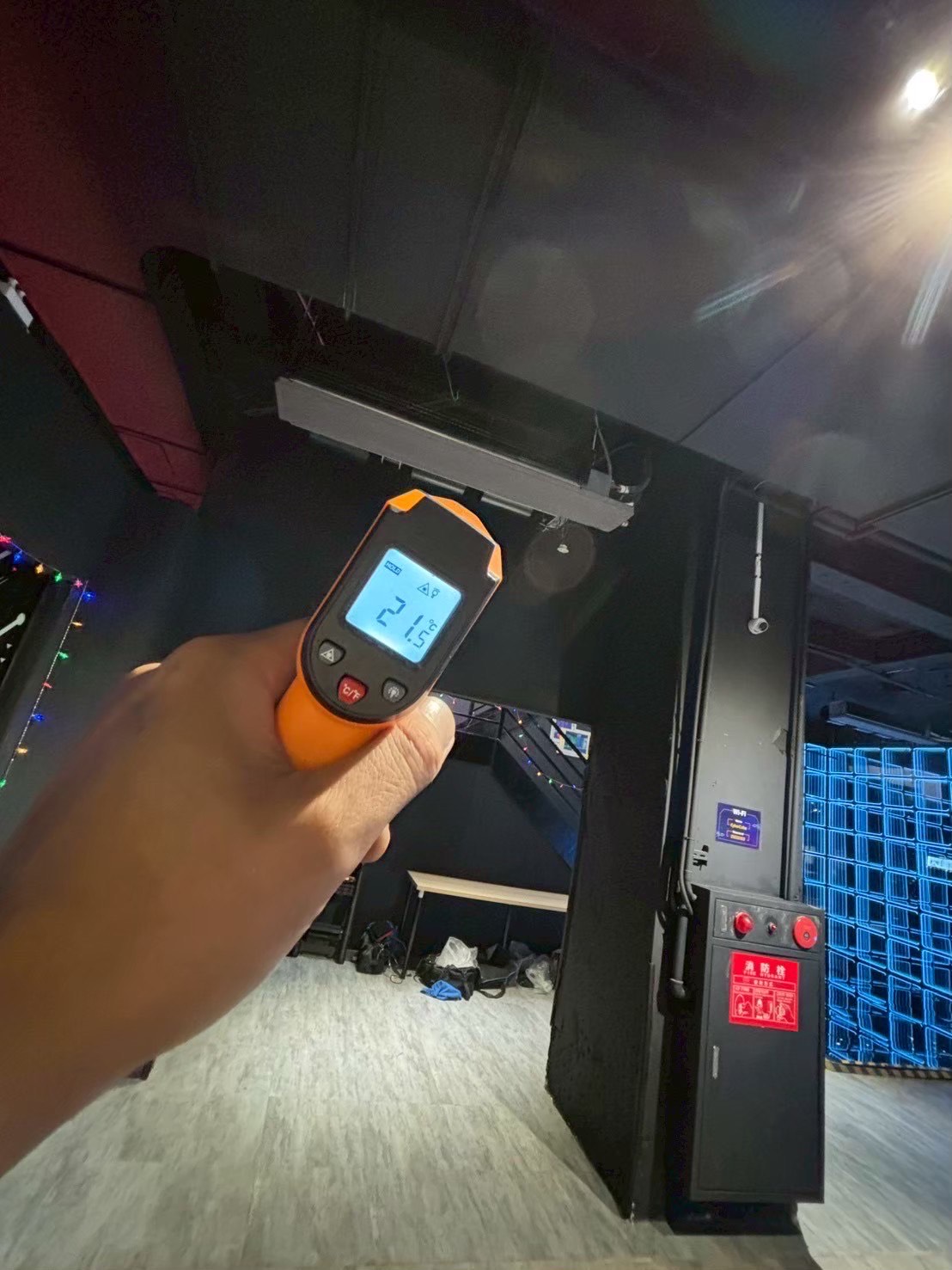 台中西區閃動格子吊隱式冷氣清洗