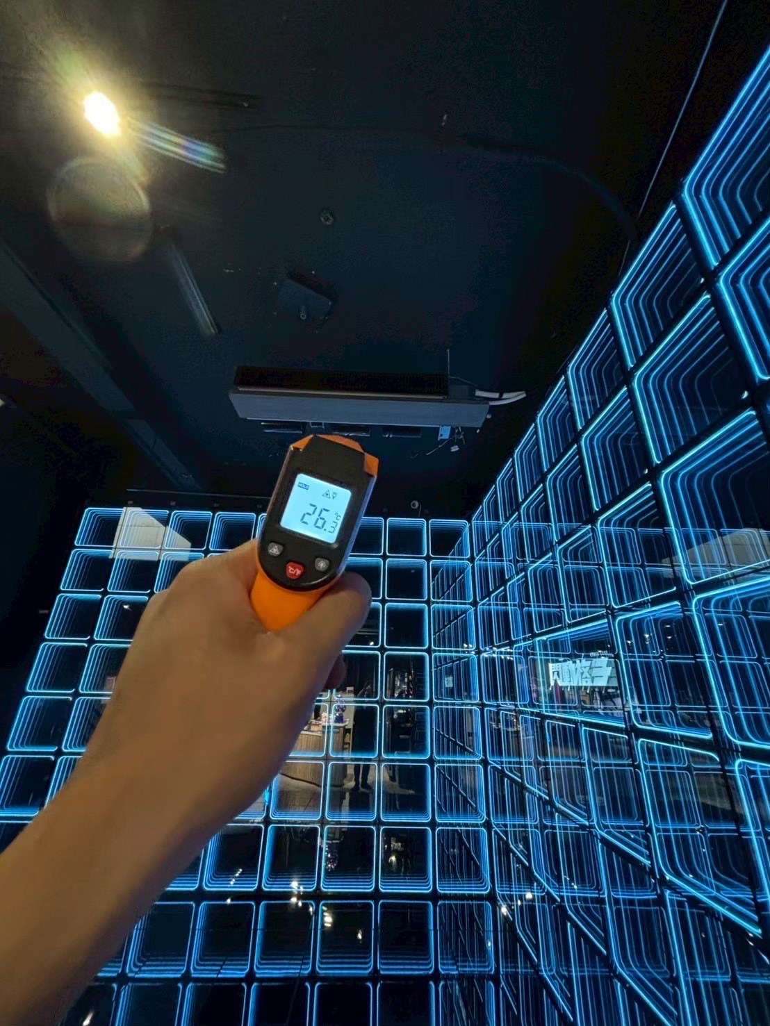 台中西區閃動格子吊隱式冷氣清洗