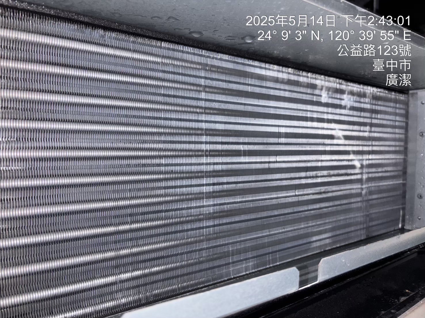 台中西區閃動格子吊隱式冷氣清洗