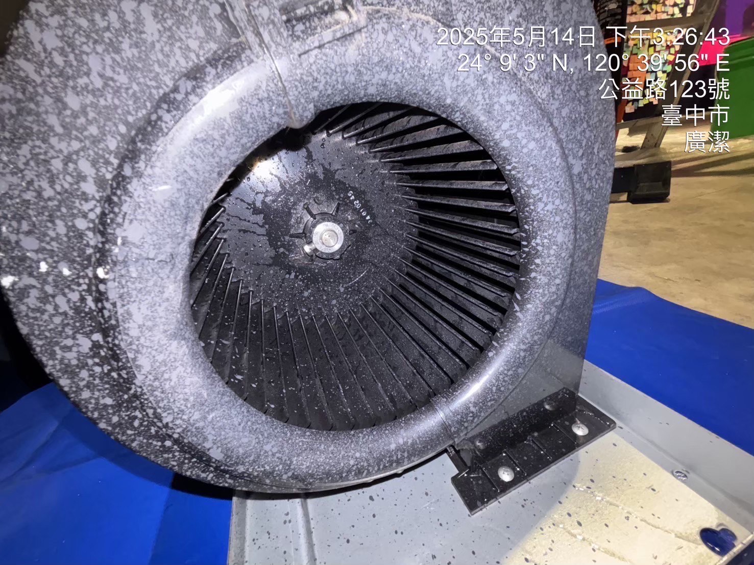 台中西區閃動格子吊隱式冷氣清洗