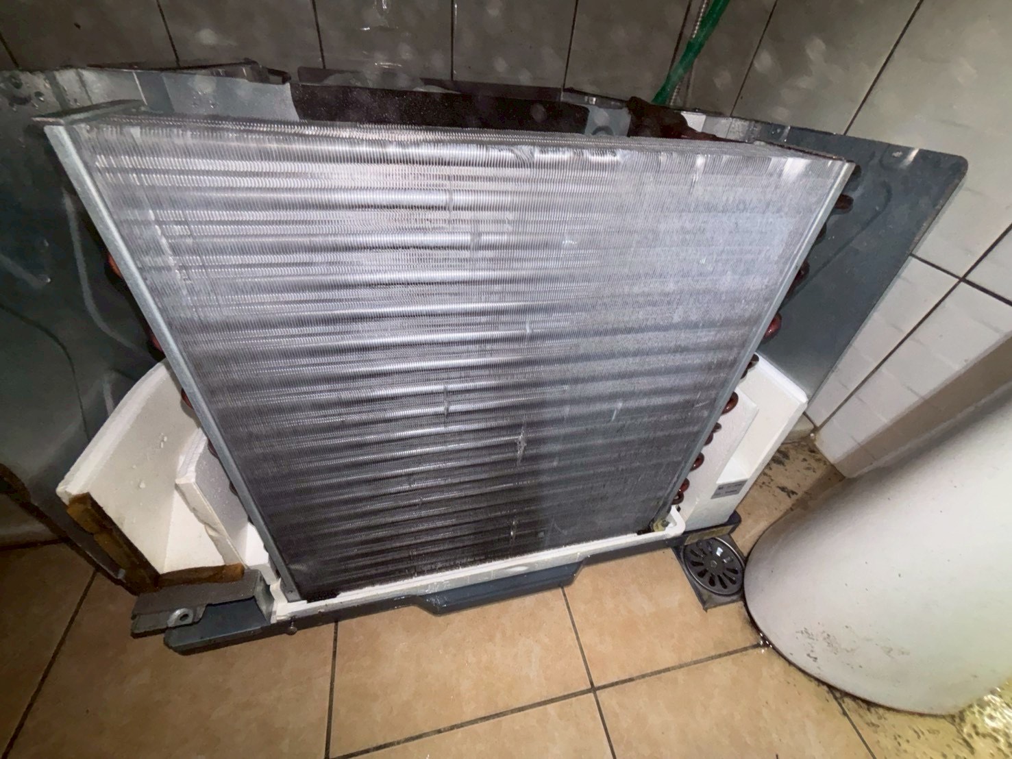 台中西區窗型冷氣清洗一台