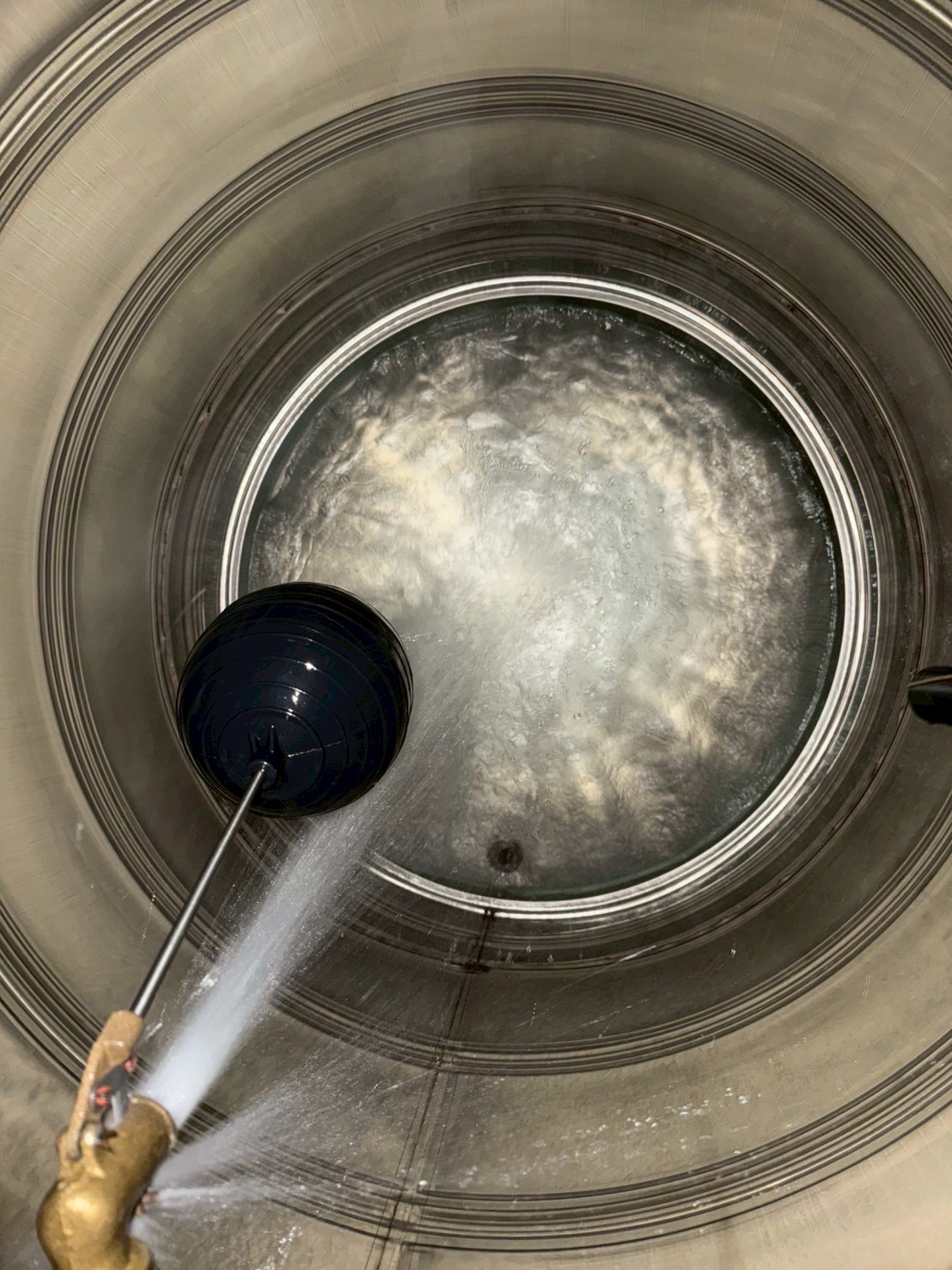 台中西區老四川麻辣火鍋 水塔清洗