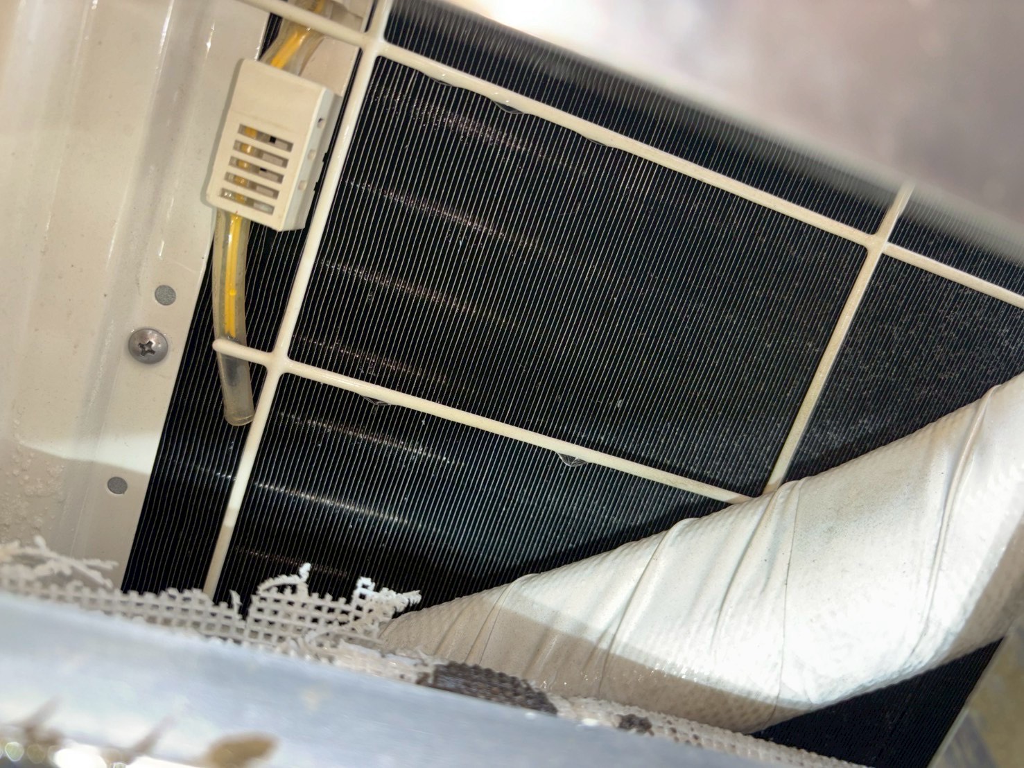 台中西屯區分離式冷氣清洗一台