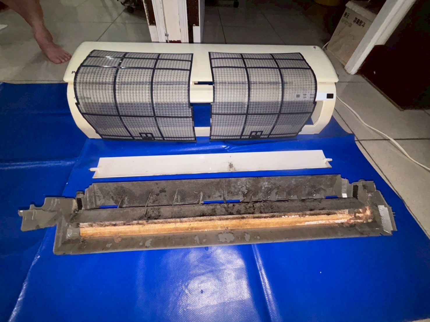 台中南屯分離式冷氣清洗一台