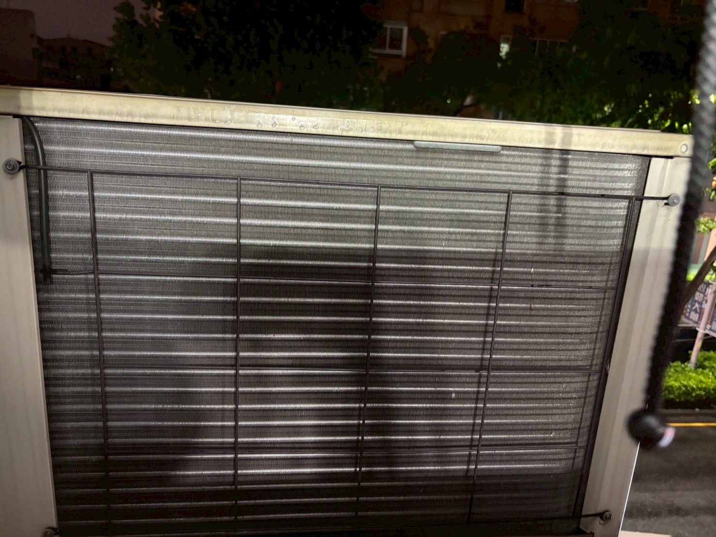 台中南屯分離式冷氣清洗一台