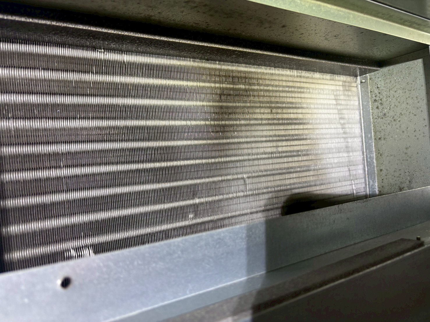 台中豐原吊隱式冷氣清洗一台