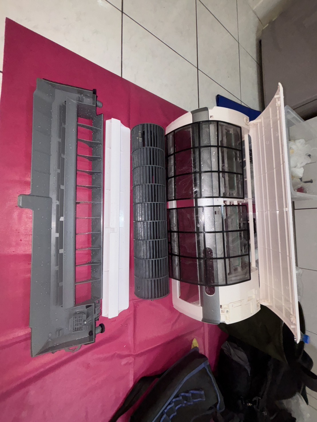 台中南屯分離式冷氣清洗一台