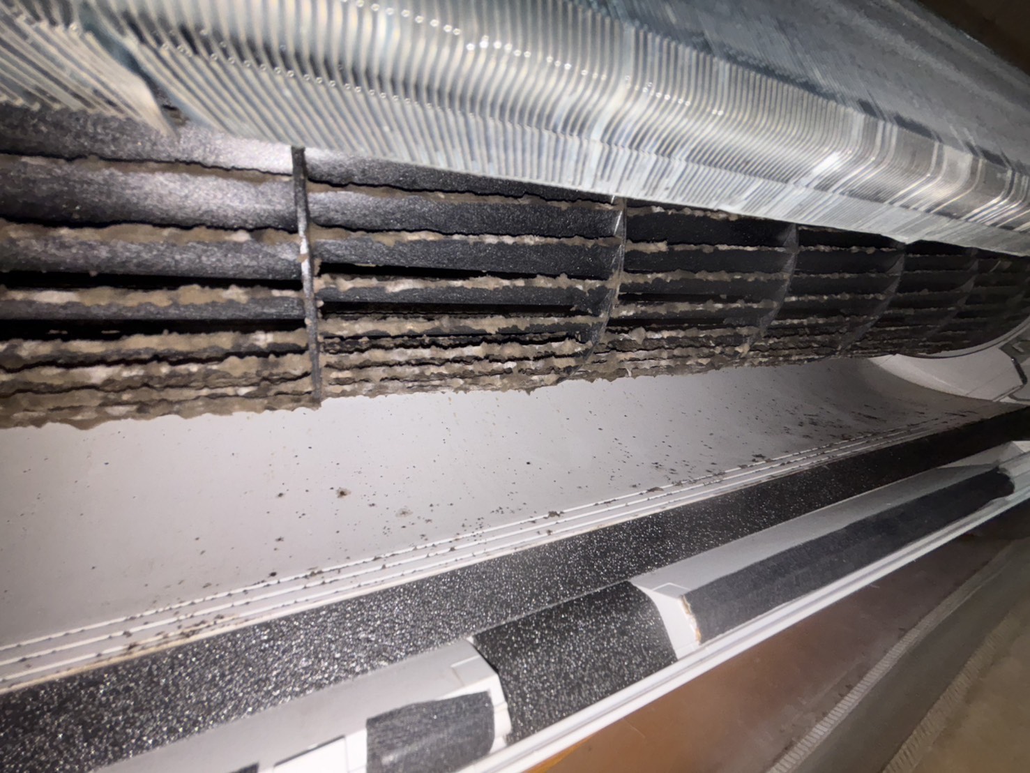 台中大里區二台分離式冷氣清洗倉庫