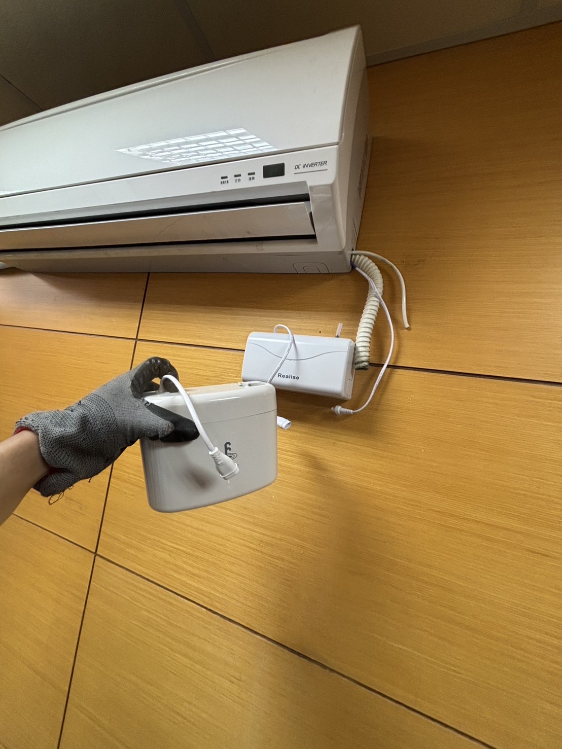 台中大里區二台分離式冷氣清洗倉庫