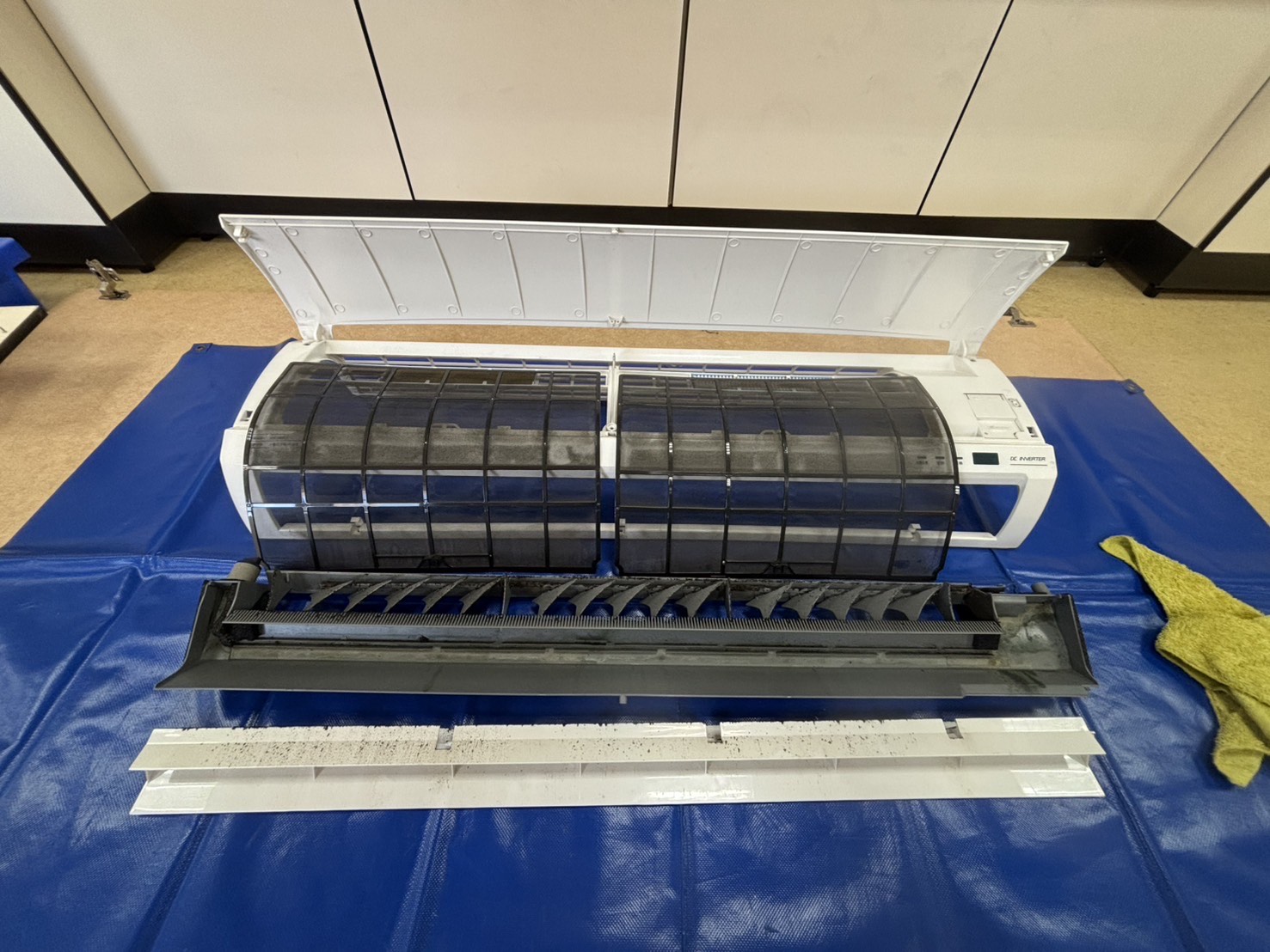 台中大里區二台分離式冷氣清洗倉庫