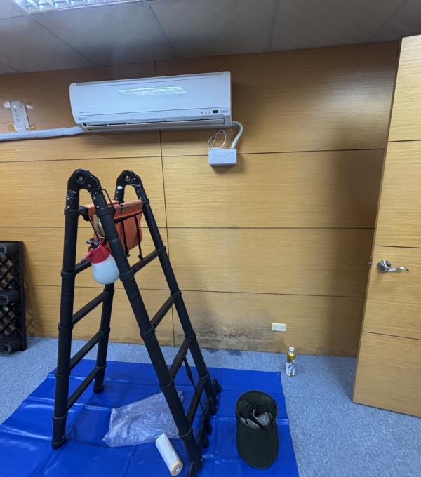 台中大里區二台分離式冷氣清洗倉庫 廣潔家電清洗 冷氣清洗 洗衣機清洗 水塔清洗