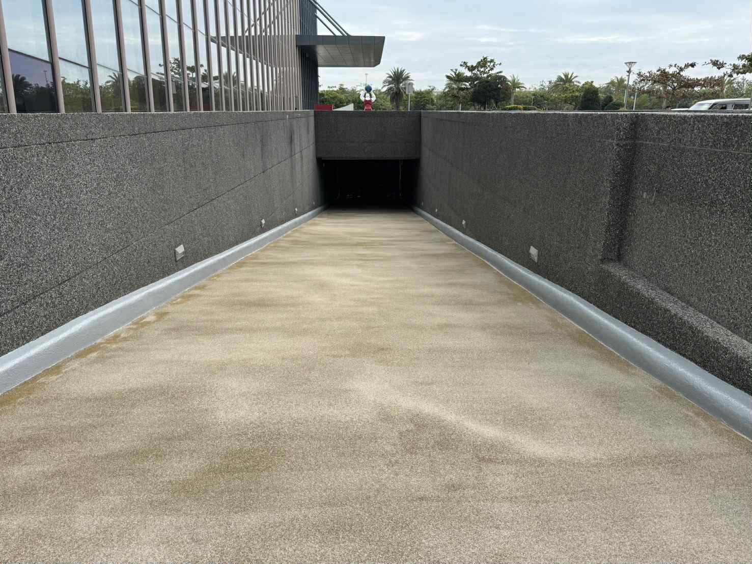 台南安南科工區巨鎧精密斜坡車道止滑型EPOXY翻新