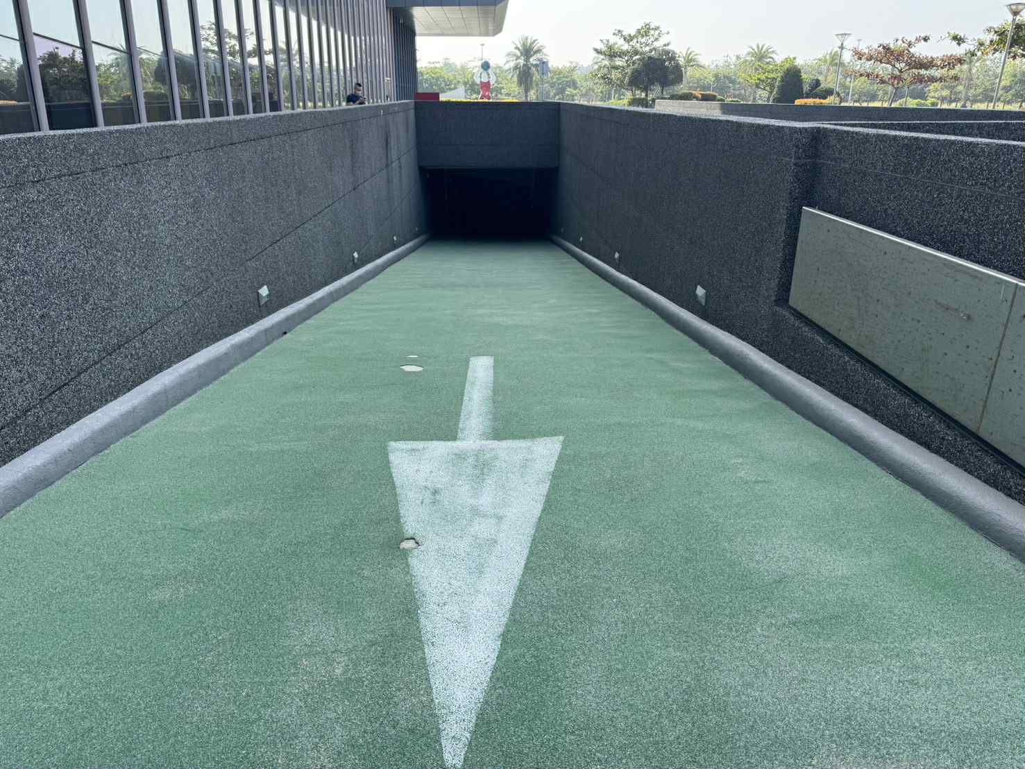 台南安南科工區巨鎧精密斜坡車道止滑型EPOXY翻新